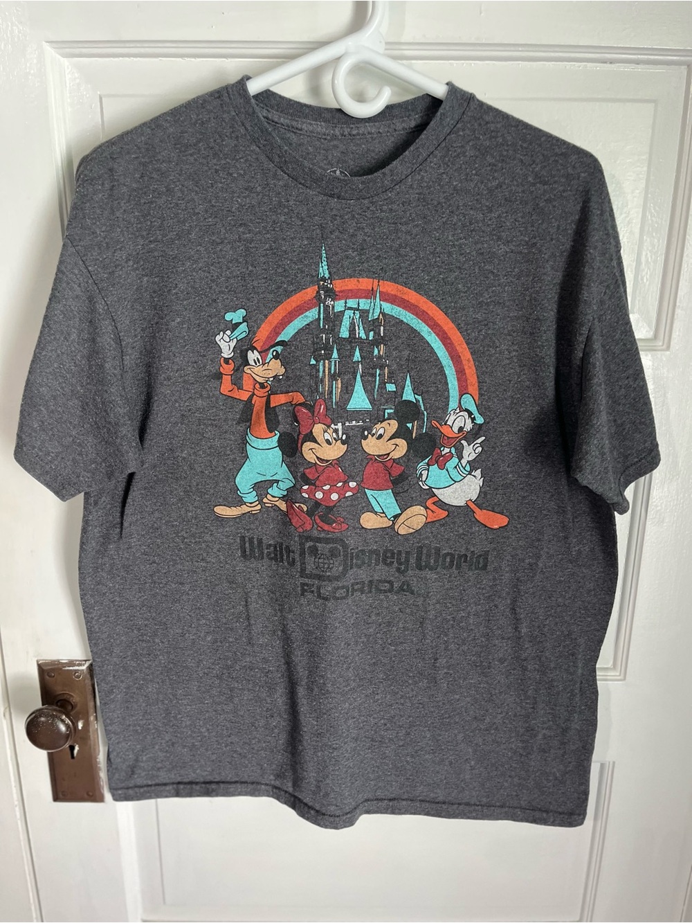 Disney adult Gray Short-Sleeve Castle Graphic Tee size large